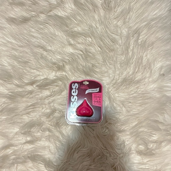 Kisses Cherry lip balm - Picture 1 of 1
